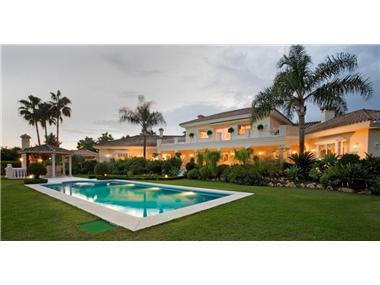 Villa for sale in Nueva Andalucia (Andalucia)