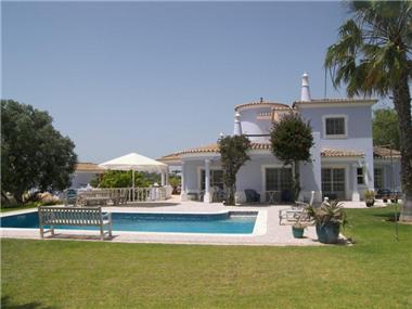 Villa for sale in Porches (Faro)