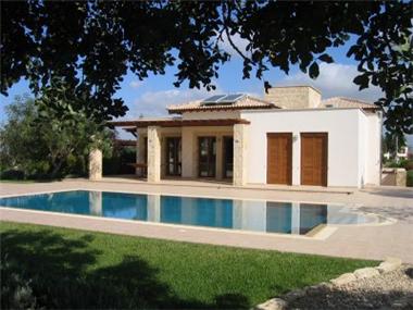 Detached Bungalow for sale in Kouklia (Paphos)