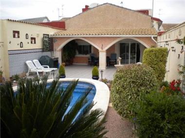 Townhouse for sale in Almoradi (Valencia)