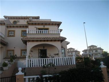 Townhouse for sale in Campoamor (Valencia)