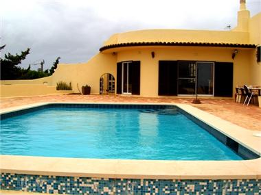 Villa for sale in Budens (Faro)