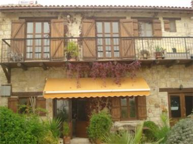 Semi Village House for sale in Ayios Amvrosios (Limassol)