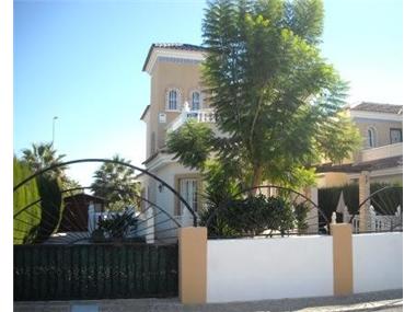 Villa / Detached for sale in El Raso (Castille and Leon)