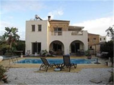 Villa for sale in Peyia (Paphos)