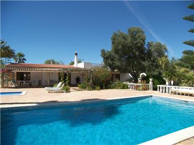 Villa for sale in Bensafrim (Faro)