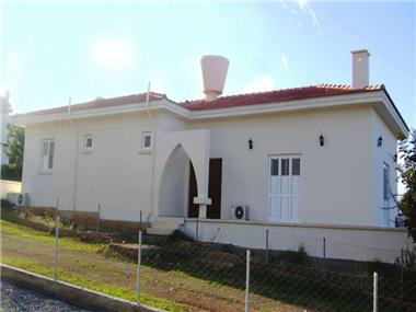 Bungalow for sale in Kyrenia (Kyrenia)