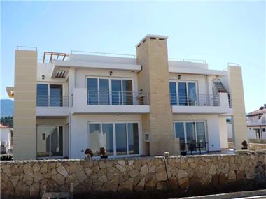 Penthouse for sale in Ayios Amvrosios (Kyrenia)