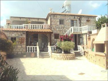 Villa for sale in Polemi (Paphos)