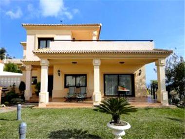 Villa for sale in La Duquesa (Andalucia)