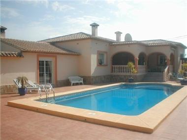 Villa for sale in Jalon (Valencia)