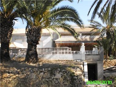 Villa for sale in l'Alfas del Pi (Valencia)