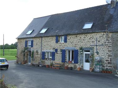 House for sale in Carelles (Region Pays de la Loire)