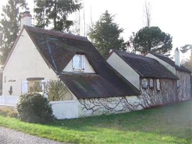 Cottage for sale in Saint-Christophe-en-Bazelle (Region Centre)