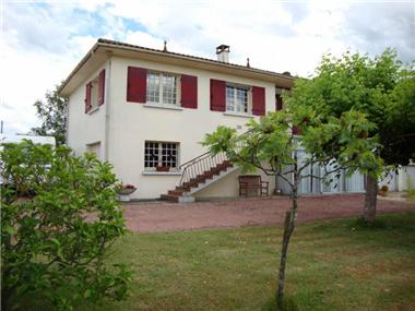 House for sale in Montguyon (Poitou-Charentes)