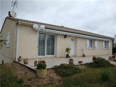 House for sale in Montlieu-la-Garde (Poitou-Charentes)