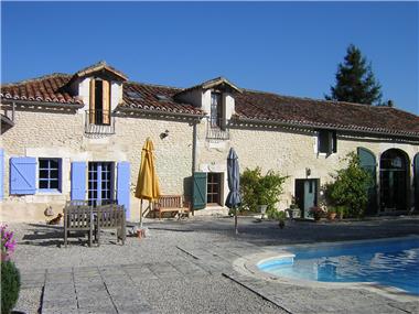 House for sale in Champagne-et-Fontaine (Aquitaine)
