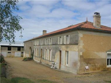House for sale in Mirambeau (Poitou-Charentes)