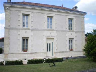 House for sale in Montguyon (Poitou-Charentes)