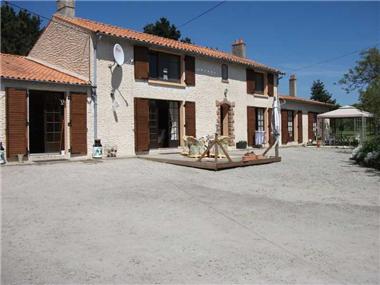 House for sale in Landeronde (Region Pays de la Loire)