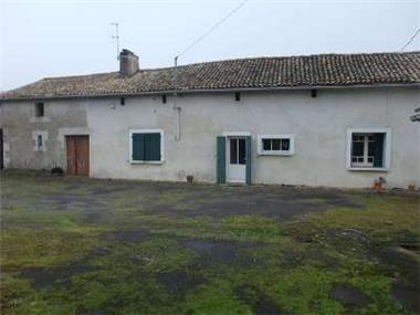 Farmhouse for sale in Lezay (Poitou-Charentes)