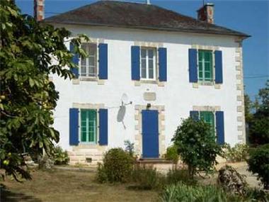Stone House for sale in Lezay (Poitou-Charentes)