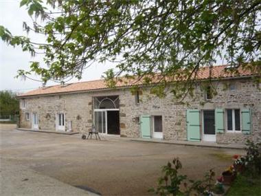 Stone House for sale in Clussais-la-Pommeraie (Poitou-Charentes)