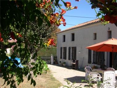 G�te for sale in Mirambeau (Poitou-Charentes)