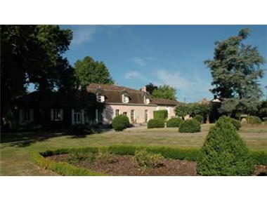 Ch�teau for sale in Confolens (Poitou-Charentes)