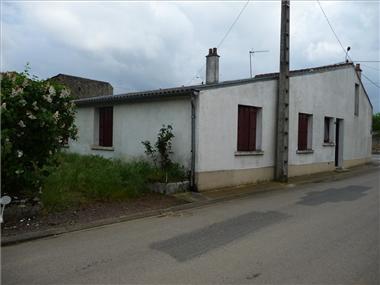 Old House for sale in Airvault (Poitou-Charentes)
