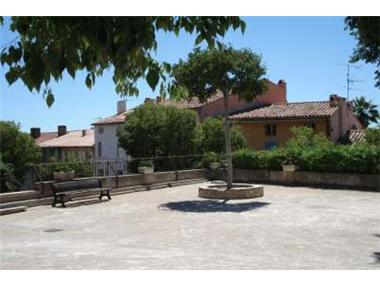 Apartment       for sale in Grimaud (Provence-Alpes-Cote d'Azur)