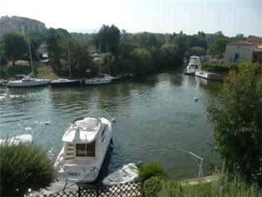 Apartment       for sale in Port Grimaud (Provence-Alpes-Cote d'Azur)