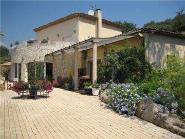 Villa for sale in Grasse (Provence-Alpes-Cote d'Azur)