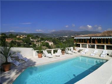 Villa for sale in Grasse (Provence-Alpes-Cote d'Azur)